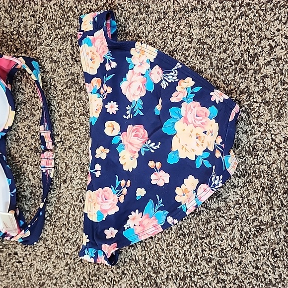 2pc Arizona swim suit top is a small bottom medium - Picture 6 of 8